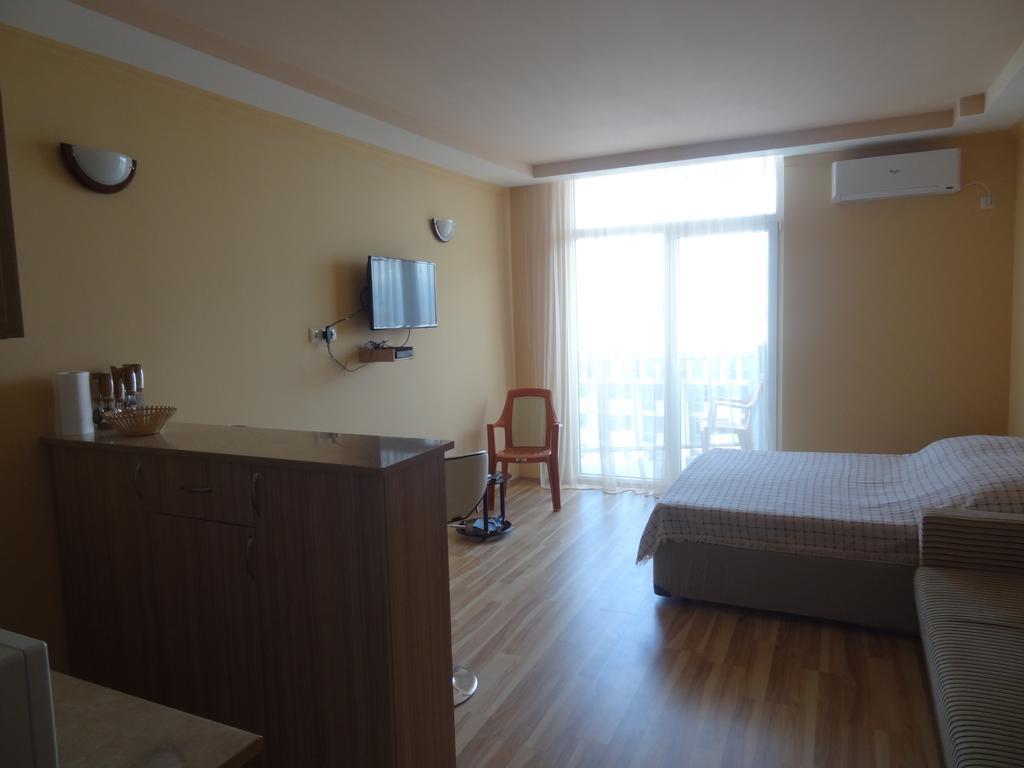 Apartment On Khimshiashvili Batumi Exterior photo